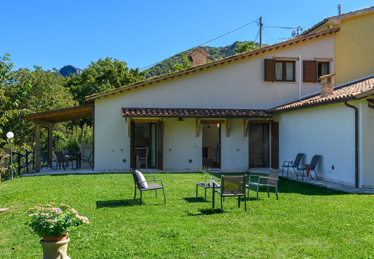 Villa in Piobbico - Acquanera 6+2 Villa in Piobbico - Acquanera 6+2